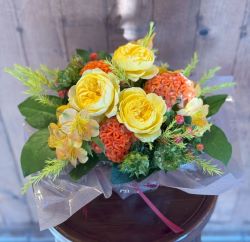 秋の生花アレンジメント（3,300円）